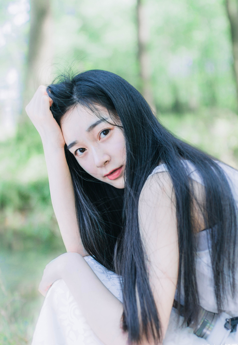“我一个外来人都能知道，那江东俊杰，想必也能知道这点，若他们能够视线知道我今天会来这里，是个除掉我的好机会。”陈到今天的话似乎特别多。